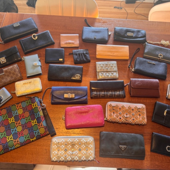 WALLET BLOWOUT - 15% OFF FOR ANY 2 WALLETS!! OR CLUTCHES - LUXURY & MID - Picture 3 of 12